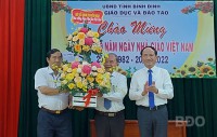 Chủ tịch UBND tỉnh Phạm Anh Tuấn thăm, chúc mừng các cơ sở giáo dục và nhà giáo Lê Đức Giảng, nhân Ngày Nhà giáo Việt Nam 20.11